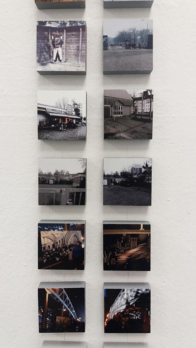 Fotoarbeit (Ausschnitt, Orte der Berliner Mauer, NSU -Tatort Nürnberg und Bunkerstadt Wünsdorf (die verbotene Stadt), Foto auf Holz, je 10 x 10 x 3 cm, 2017